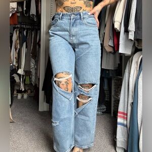 PrettyLittleThing Light Blue Straight Leg Ripped Jeans